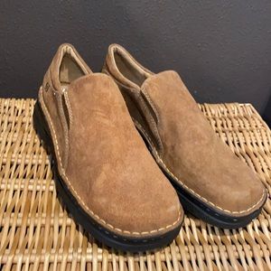 Born 8.5 Camel Color Loafer